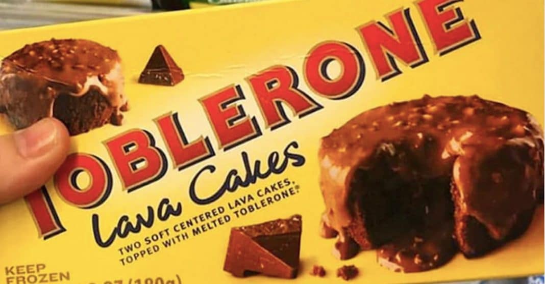 Novos bolos cobertos com chocolate Toblerone já estão à venda