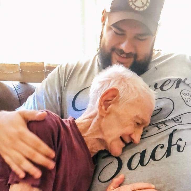 inspiringlife.pt - O momento emocionante em que avô de 95 anos com Alzheimer reconhece o seu neto