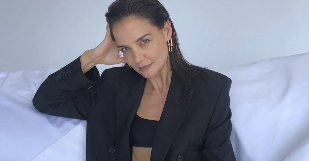 Katie Holmes mostrou as suas estrias no Instagram sem preconceitos