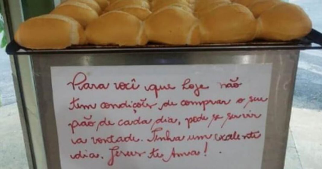 Padaria que doa pão a quem não pode pagar emociona Padre Fábio de Melo