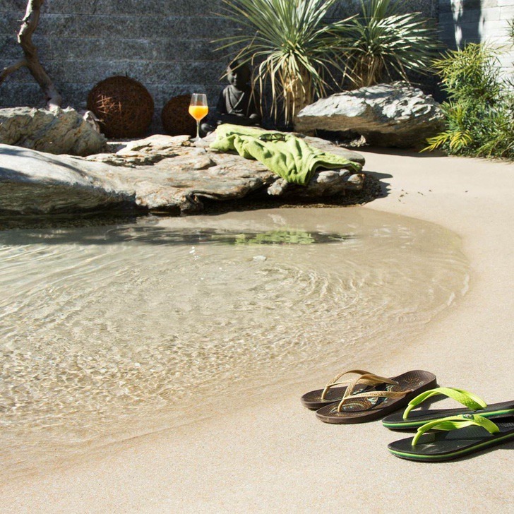 inspiringlife.pt - Piscinas caseiras com areia da praia são a nova moda