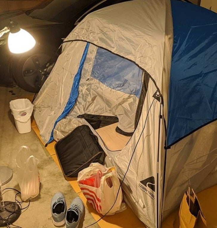 inspiringlife.pt - Médico foi morar numa tenda na garagem para proteger a família