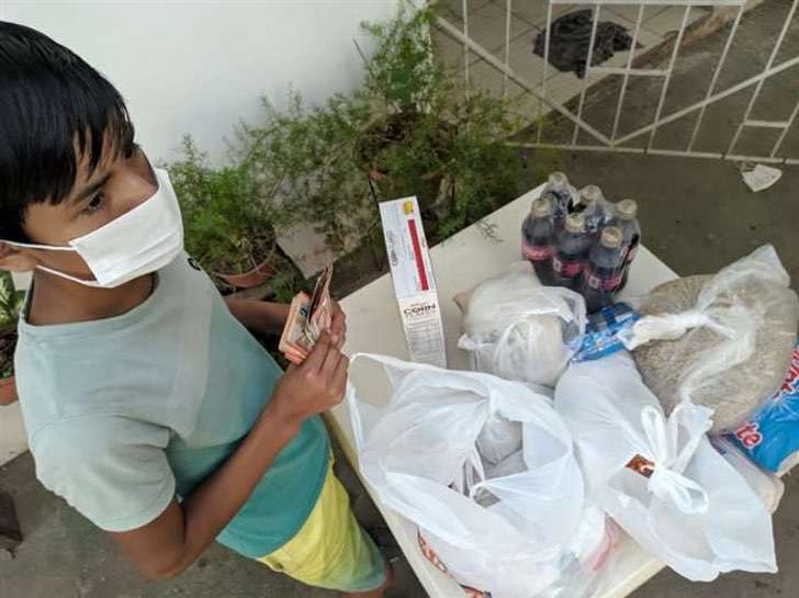 inspiringlife.pt - Menino andou 8km para buscar comida para os 7 irmãos de quarentena