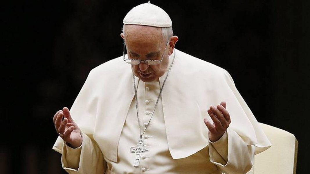“Rezem pelos idosos que enfrentam a Covid-19 em solidão e medo”, disse o papa