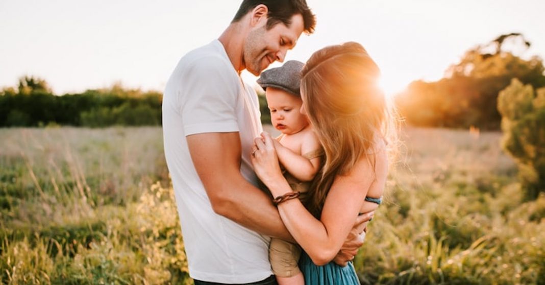 A primeira obrigação de um bom pai é respeitar a mãe dos seus filhos