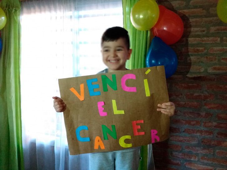 inspiringlife.pt - "Eu venci o câncer": menino de 4 anos comemora sua última quimioterapia