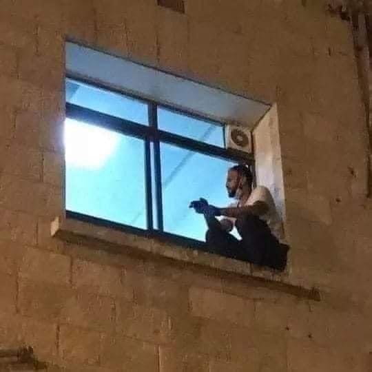 inspiringlife.pt - Jovem palestino subiu à janela do hospital para se despedir da mãe com coronavírus