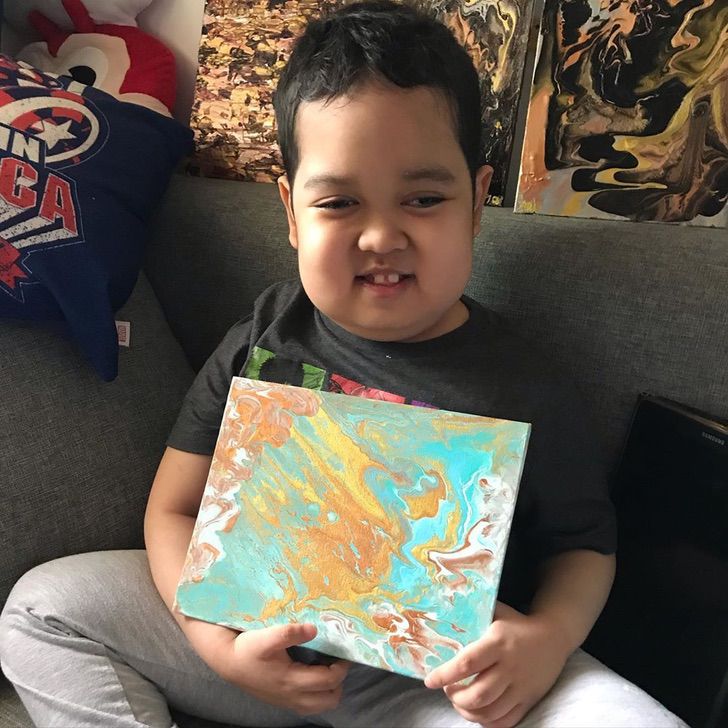 inspiringlife.pt - Criança com câncer faz pinturas originais para ajudar hospitais