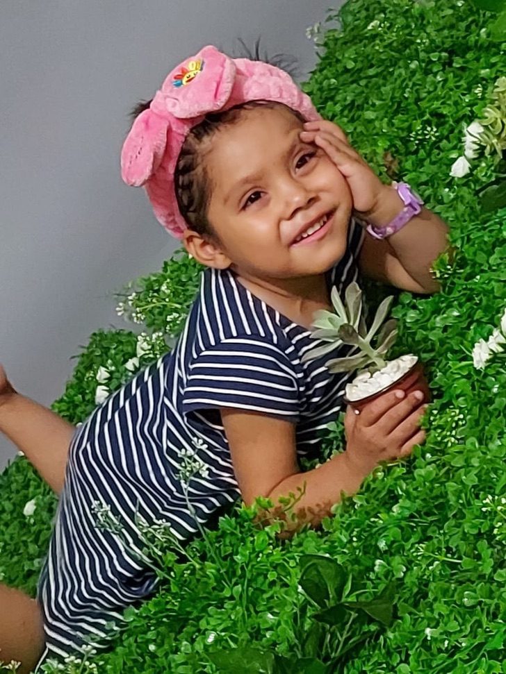 inspiringlife.pt - Menina de 3 anos vende plantas para pagar o seu tratamento de leucemia