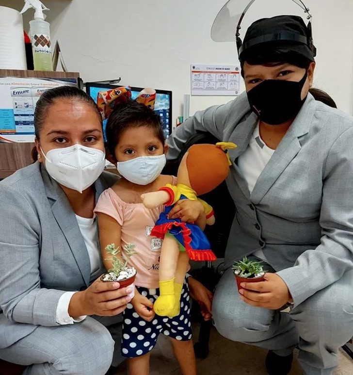 inspiringlife.pt - Menina de 3 anos vende plantas para pagar o seu tratamento de leucemia