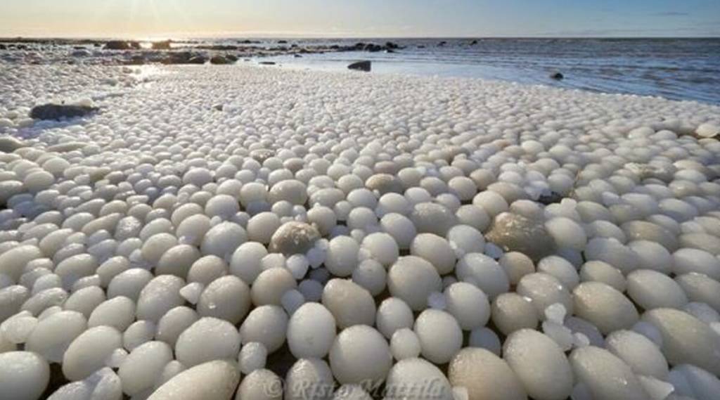 inspiringlife.pt - Milhares de bolas congeladas aparecem nas praias da Finlândia