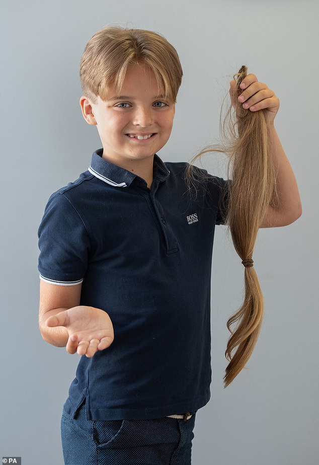 inspiringlife.pt - Menino deixa seu cabelo crescer por nove anos para doar a crianças com câncer