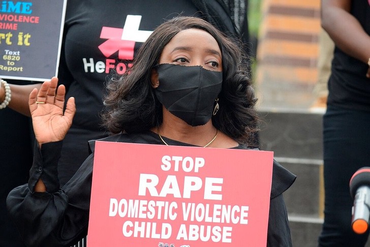 inspiringlife.pt - Nigéria aprova a castração para todos os condenados de abuso infantil