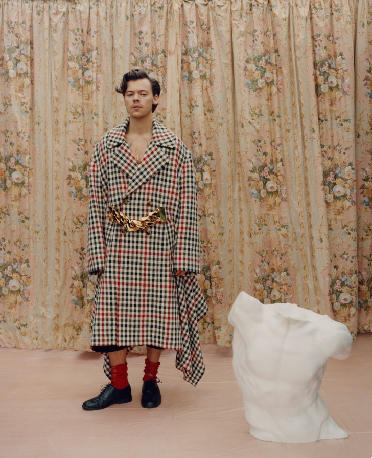 inspiringlife.pt - Harry Styles posa em vestido para capa da revista VOGUE