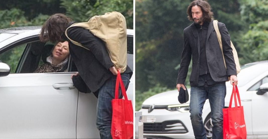 Keanu Reeves pede boleia à noiva e “pagou” com beijo
