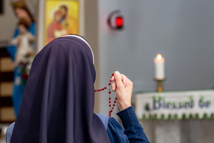 inspiringlife.pt - “O amor de Deus é respeito”, explica freira que visita bares gays e tem um irmão gay